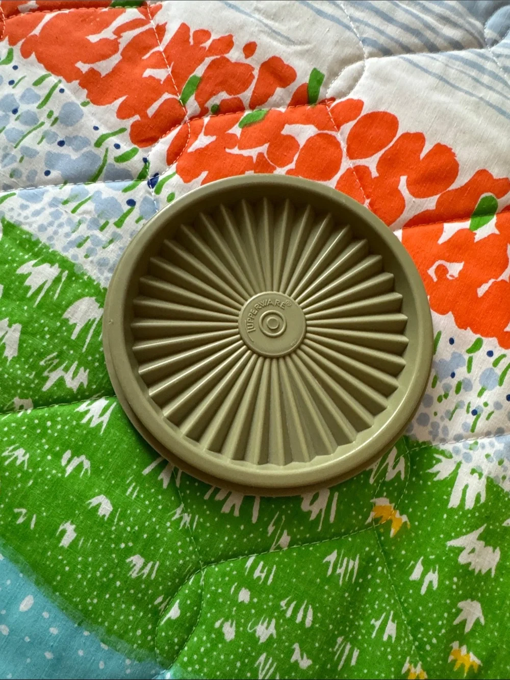 Vintage Tupperware Replacement Lid Servalier Push Lid #812-1 green LID ONLY